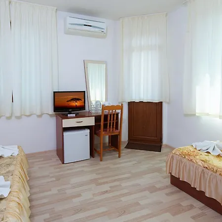Gloria House 2*