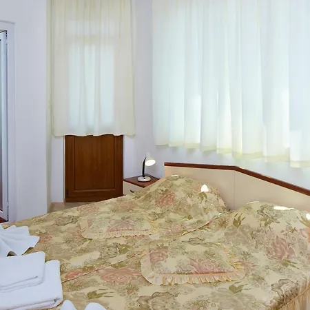 Guest house Gloria House 2*